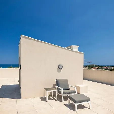 3br Retreat Private Rooftop Pool Apartment *