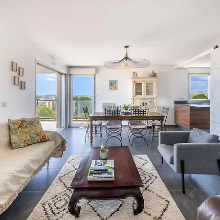 3br Retreat Private Rooftop Pool